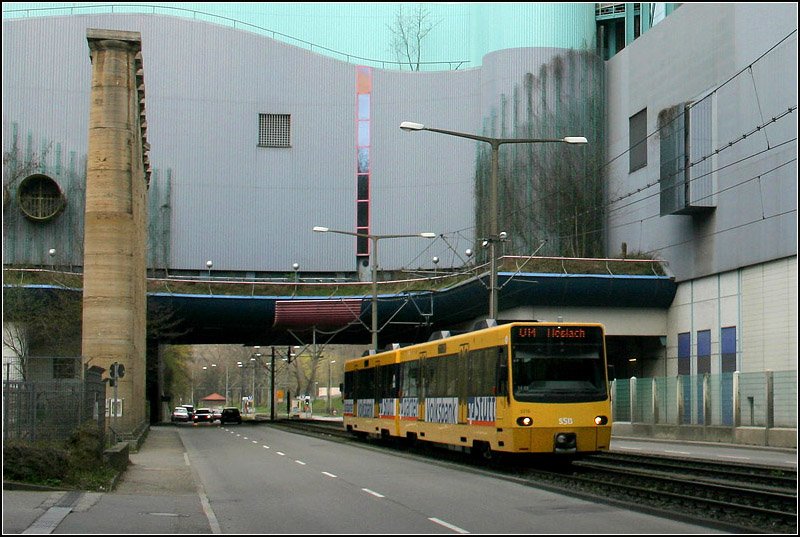 . Am Kraftwerk -

Ein Zug der Stadtbahnlinie U14 am Kraftwerk Münster. 

01.04.2007 (M)