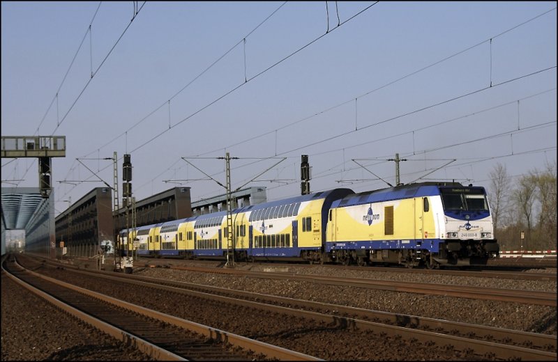 ... am Zugschluss schiebt 246 003 (92 80 1246 003-8 D-ME)  Cuxhaven   den ME39426 nach Hamburg Hbf. (10.04.2009)
