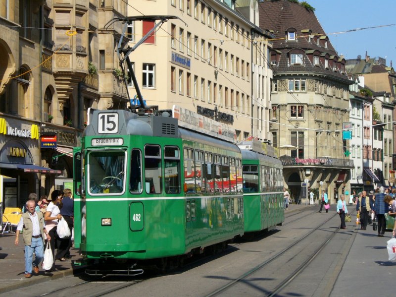  Be 4/4 462 auf der Linie 15 in den Strassen von Basel am 13.09.2006