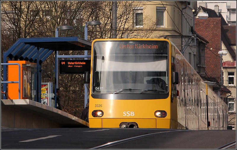 . Die Kuppen und Steilstrecken - 

machen die Stuttgarter Stadtbahn für Fotogarfen zu einem sehenswerten System. Hier an der Haltestelle Gaisburg, die seit Ende 2008 mit Hochbahnsteigen ausgerüstet ist. 

18.03.2009 (M)