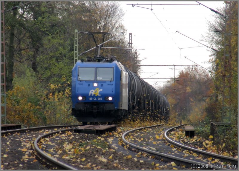   Durch den Herbst 2   R4C 185-CL 004 mit Kesselwagenzug in Wanne-Unser-Fritz  - 10.November 2008 -