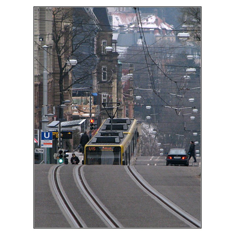 . Ein Stadtbahnzug der Linie U15 in der Haltestelle Eugensplatz: kurze Verschnaufpause, bevor es weiter den Berg hoch geht. 

26.12.2007 (J)