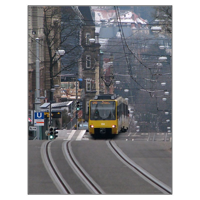 . Ein Stadtbahnzug der Linie U15 erreicht den Eugensplatz. 

26.12.2007 (J)