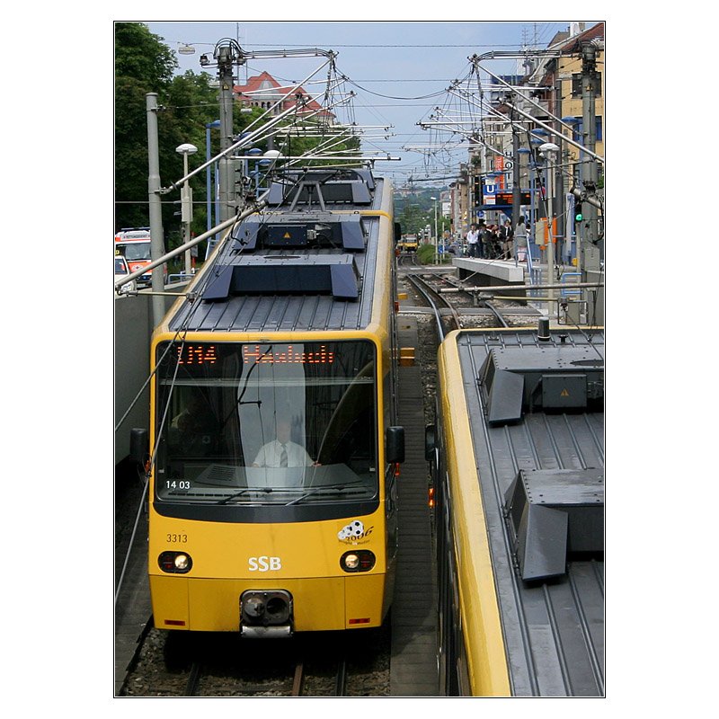 . Ein ständiges Auf und Ab - 

An der Haltestelle Stöckach fahren normalerweise fünf Stadtbahnlinien, mit der U11 zeitweise auch sechs. 

03.06.2006 (M)