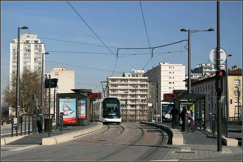 . Früher Hochstraße, jetzt Straßenbahn - 

Haltestelle Winston Churchill an der Linie C. 

06.03.2008 (M)