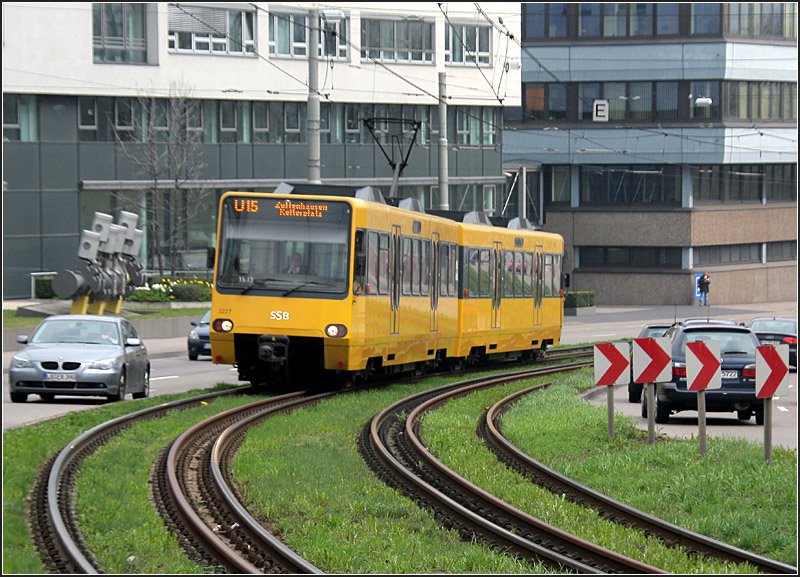 - Grün inmitten der Bundesstraße -

Der Rasenbahnkörper zwischen den Stationen Glockenstraße (Mahle) und Rosensteinbrücke an der U13. 

03.04.2009 (M)