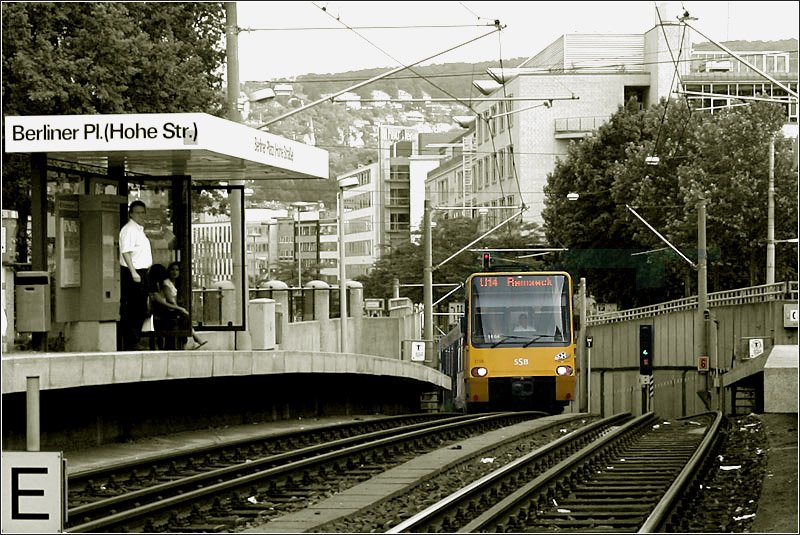 . Haltestelle im Rampenbereich -

Tunnelausfahrt an der Haltestelle Berliner Platz (Hohe Straße) in der Stuttgarter Innenstadt. 

27.06.2006 (Ma)