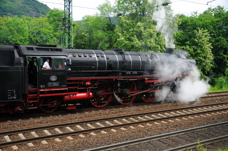 ... und der  Meister  macht heftig Dampf, whrend sein Co... (16.05.09).