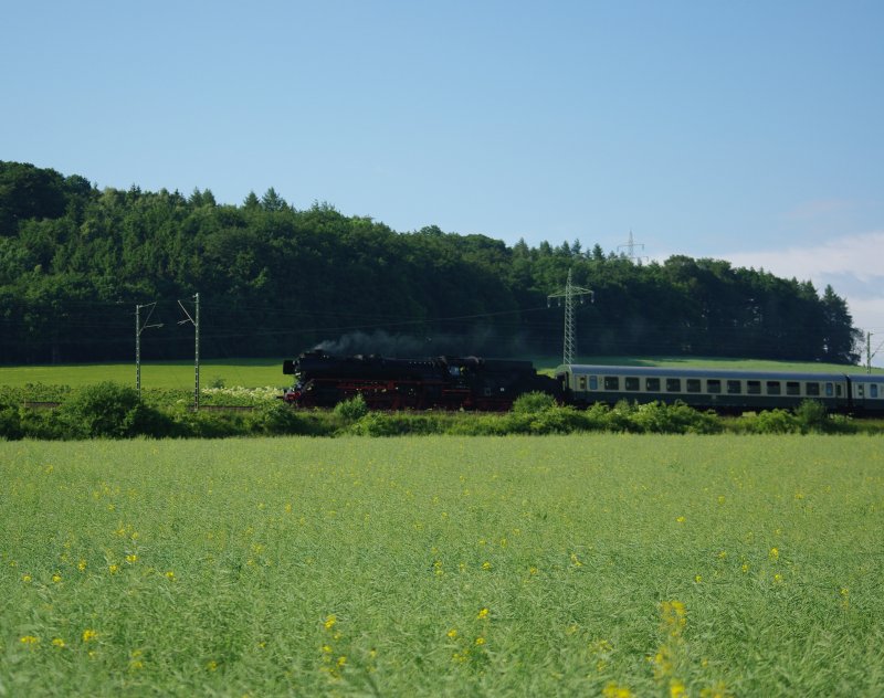 ... nach dem Planhalt in Eichenberg ging es dann weiter Richtung Kassel. Hier kurz nach der Ausfahrt aus Eichenberg. 31.05.2009.