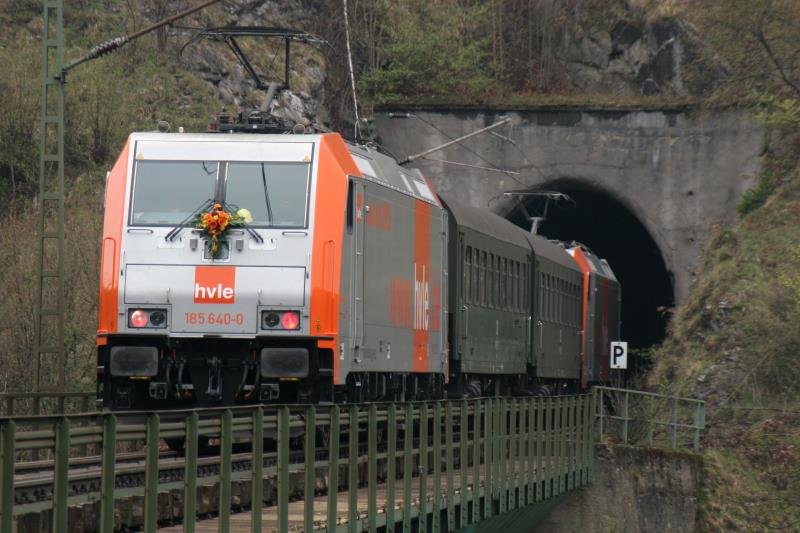 ... Nach Ende der Feierlichkeiten verlie� gegen 17.00 der Sonderzug den Harz und kehrte nach Blankenburg zur�ck. R�beland, 17.04.2009