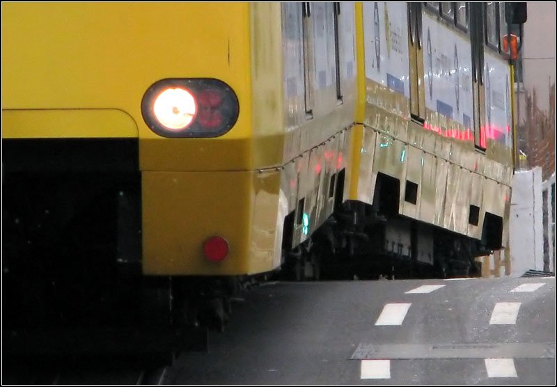 . Neigungswechsel - 

Ein U15-Stadtbahnzug in der Haußmannstraße. 

26.12.2006 (J)
