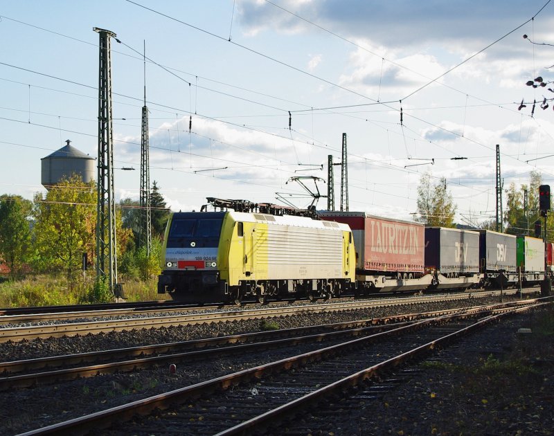 ... und das Schwesterchen kam auch noch, in Fahrtrichtung Norden am 14.10.2009 durch Eschwege West, die 189 924 SE (ES 64F4-024).
