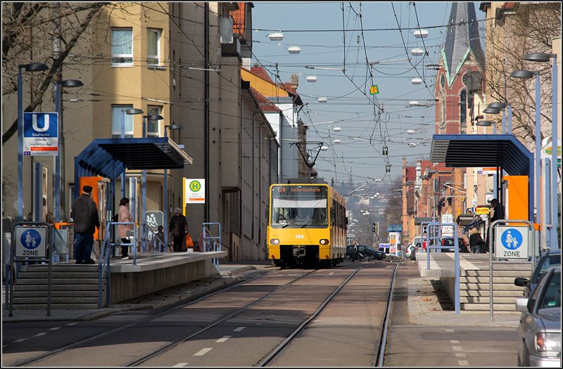 . Schwierige Einfügung -

Die neue Haltestelle Ostheim Leo-Vetter-Bad mit einfahrender Stadtbahn. Aus städtebaulichen Gründen wünschte man sich in dieser Situation eher eine Niederflurstraßenbahn. 

18.03.2009 (M)