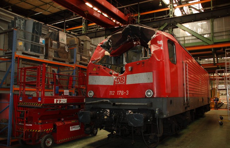 ... von dieser Seite sieht man, warum sie hier ist. Da stand ein Bagger im Weg.