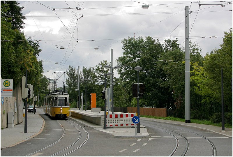 . Stadtbahnausbau U15 - 

An der Haltestelle  Stafflenbergstraße  entstand ein Hochbahnsteig inmitten der Straße. 11.07.2007 (M)