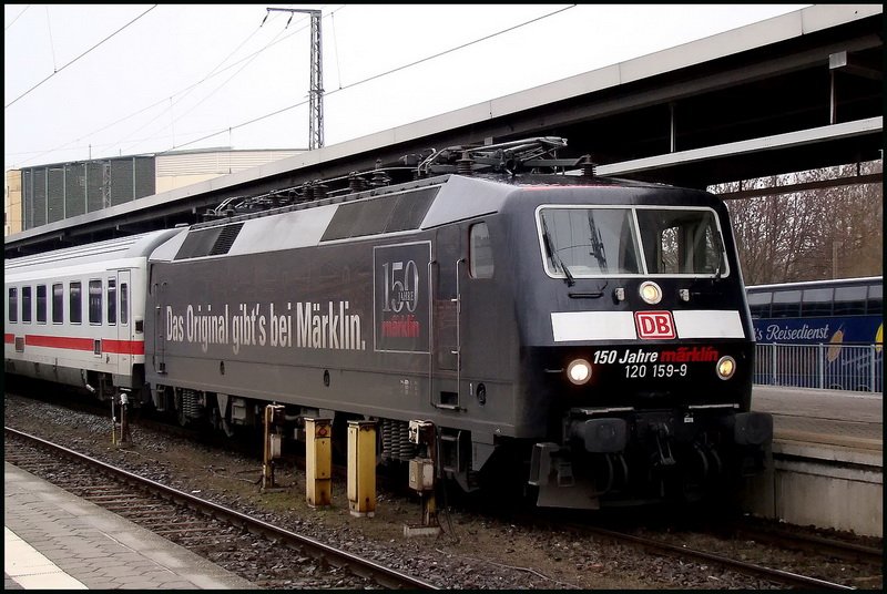 @ Stefan wir wren uns ja beinahe auf die Fsse getreten.:-)120 159-9 -Mrklin- bereitgestellt vor IC2356 nach Dsseldorf.
  Stralsund am 08.03.09
