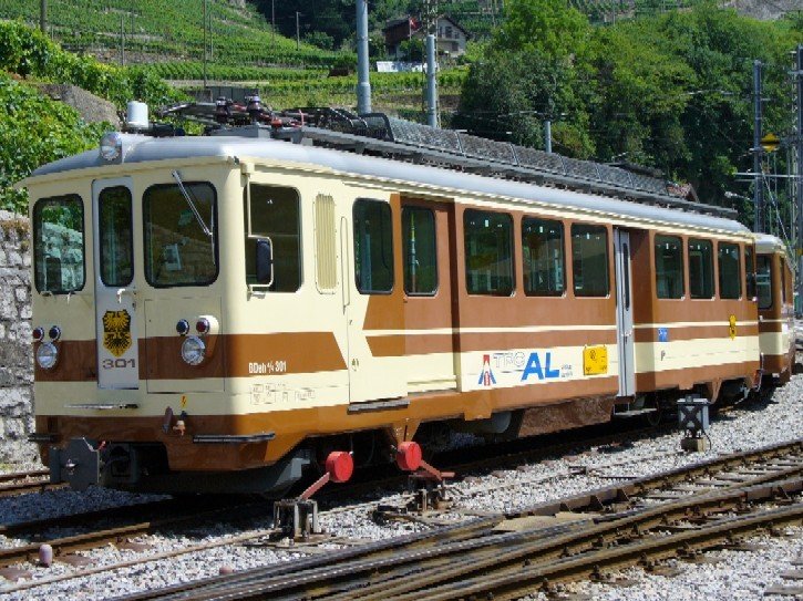 ( TPC ) AL Zahnrad Triebwagen BDeh 4/4 301 im AL - Depot von Aigle am 30.07.2006