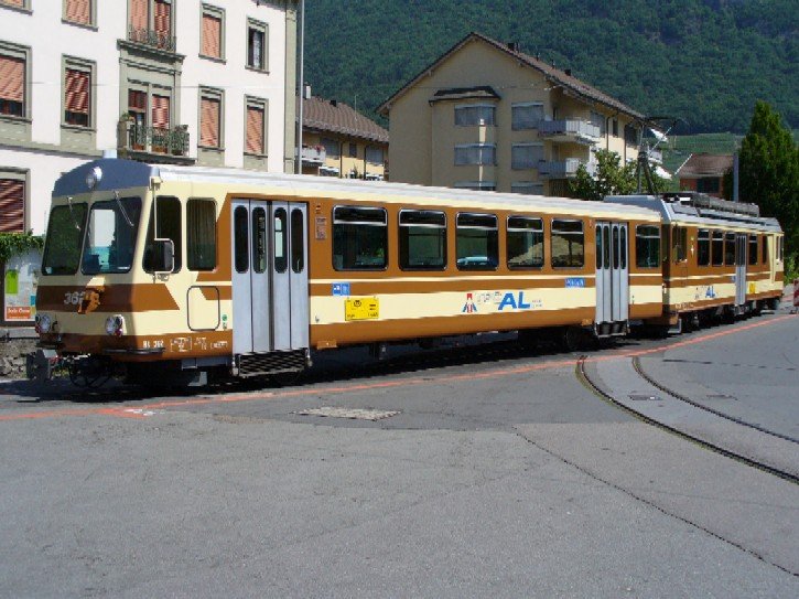 ( TPC ) AL Zahnrad Steuerwagen BT 362 + BDeh 4/4 312 vor dem SBB Bahnhof von Aigle am 30.07.2006