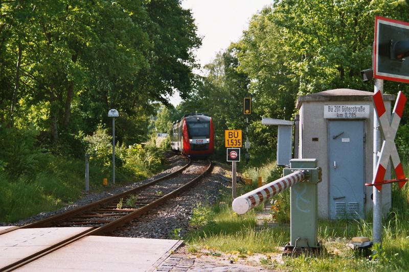  Triebzug der AKN / SHB
 von Aukrug/Wasbeck kommend im einfahrtsbereich des Bhfs Neumnster
 am Bahnbergang Gterstrae