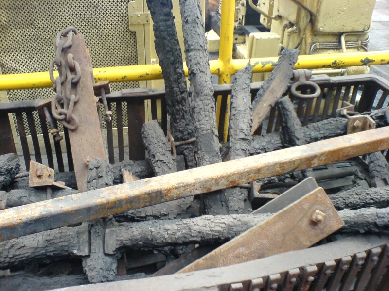 - unglaublich aber das war einmal der Adler.
Die berreste fr die Tonne.........