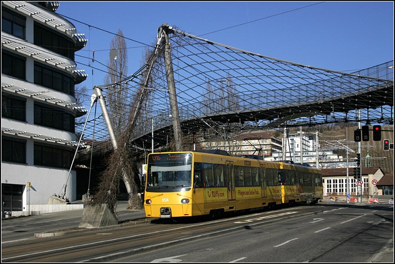 . Unter dem Seilnetz -

Zur Verbindung zwei Parkgebieten entstand zur IGA '93 diese wunderbar filigrane Seilnetzbrücke am Löwentor. Seit Dezember wird der Steg auch von der Stadtbahn unterfahren. 

16.02.2008 (M)