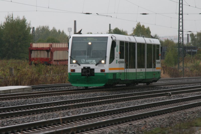  VT 44 der Vogtlandbahn von Zwickau Zentrum unterwegs nach Sokolov.Aufgenommen am 01.10.09 bei der Aussfahrt aus Zwickau(Hbf.). 