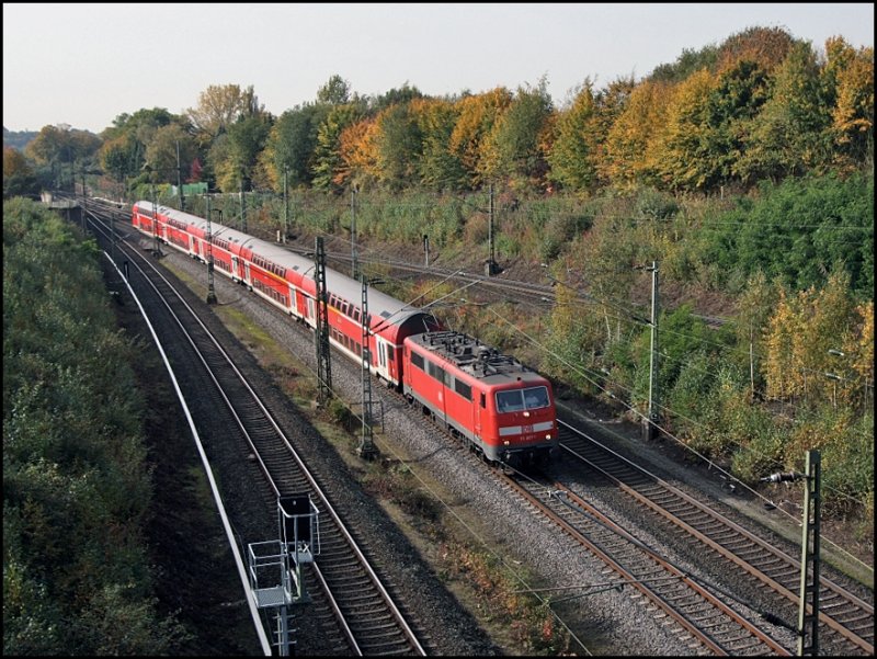 007 alias 111 007 ist mit dem RE4 (RE 10415)  WUPPER-Express  von Aachen nach Dortmund unterwegs. (13.10.2008)
