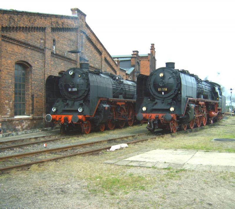 01 005 und 01 118 in Stafurt am 27.05.06