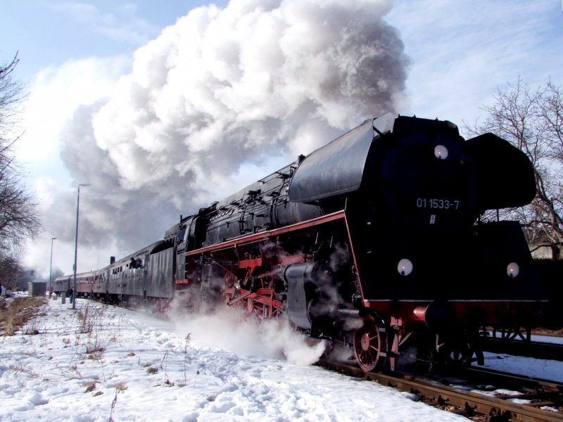 01 1533-7 verlsst mit E16188 Hausruckdampf09  den Bhf. Ried i.I.; 090228