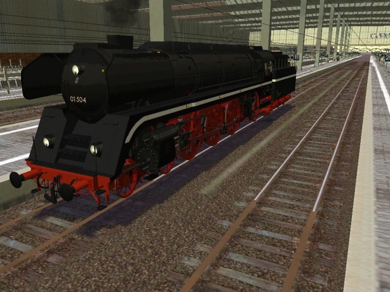 01 504 mit Teilverkleidung, Giesl-Flachejektor und Zierstreifen steht am Gleis 19 des HBF Mnchen. Sie hat erfolgreich eine Testfahrt von Augsburg nach Mnchen absolviert.