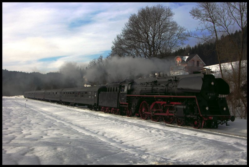 01.1533 rollt vom Hausruck kommend nach Attnang-Puchheim durch Holzleithen. 28.02.2009