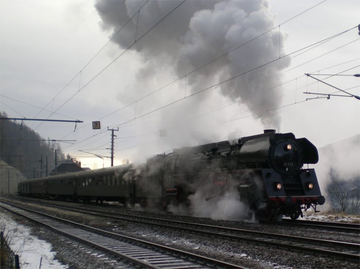 01.533 der GEG mit dem IGE-Sonderzug auf der Rckfahrt Richtung Deutschland am 06.02.2008 bei der Ausfahrt aus Kolbnitz auf der Tauern-Sdrampe.
