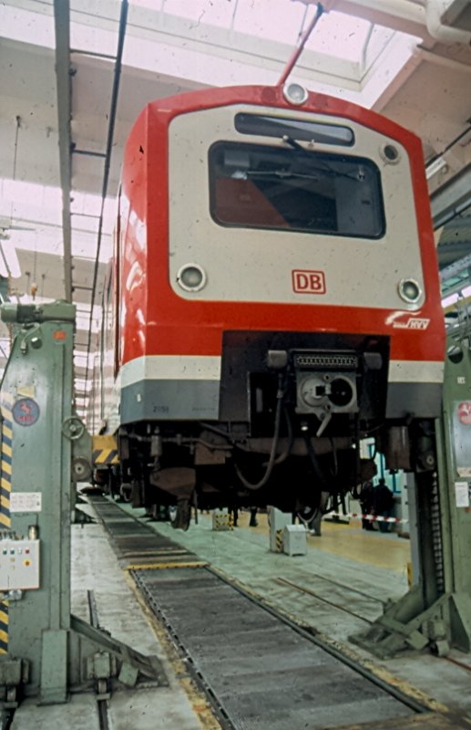 02.09.2007. Hamburg - Feierlichkeiten zum 100-Jhrigen Jubilum der elektrischen S-Bahn in der Hansestadt. Hier will ein 472er hoch hinaus