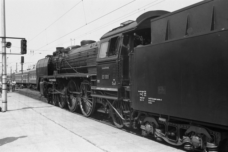 03 001 im jahre 1985 in Erfurt Hbf