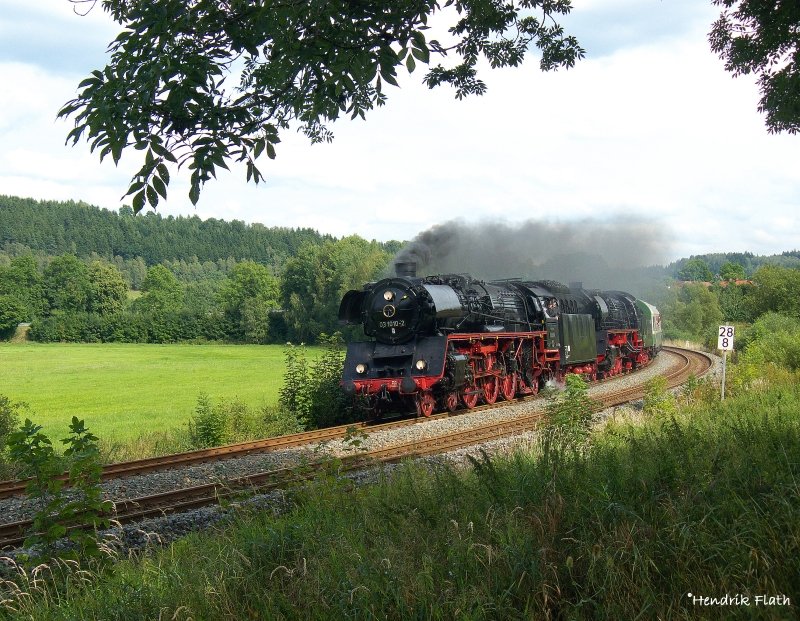 03 1010-2 und 41 1144-9 konnte ich mit dem Heizhausexpress bei Rebersreuth aufnehmen. Datum: 22.08.2008