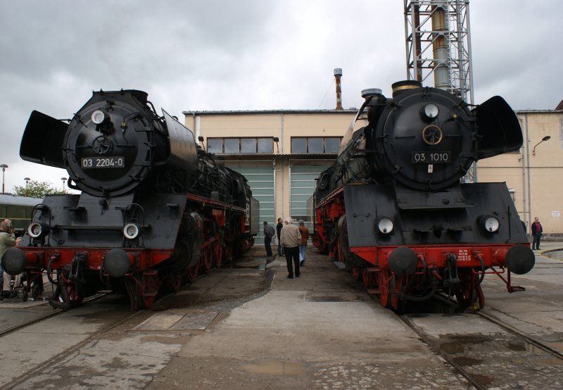 03 2204-0 und 03 1010 in Meiningen bei den XV. Dampfloktagen zu Gast am 05.09.2009