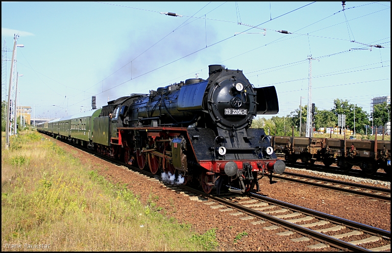 03 2204-0 mit einem Sonderzug des Lausitzer Dampflok Club e.V. nach Potsdam zur Schlssernacht (Berlin Schnefeld, 15.08.2009)