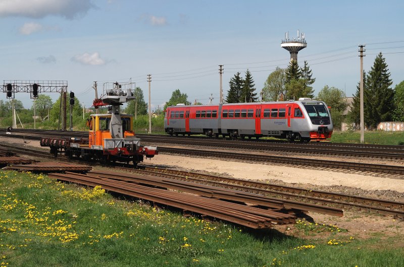 03 - 702 mit dem 612 in Kuziai (11.05.2009)