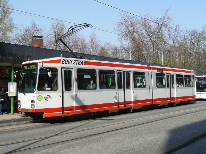 03.04.09,BOGESTRA-Tram Nr.335 in Wanne Eickel.