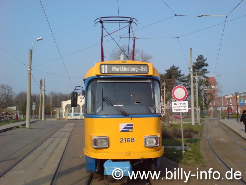 03.04.2007, T4D-M Wagen 2168, als Linie 11 zwischen Haltestelle  Schkeuditz, Rathausplatz  und Wendestelle in Schkeuditz