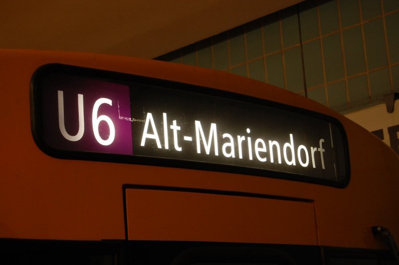 03.08.2007 Berlin: Zugzielanzeiger eines F-Wagens im Bahnhof Alt-Tegel
