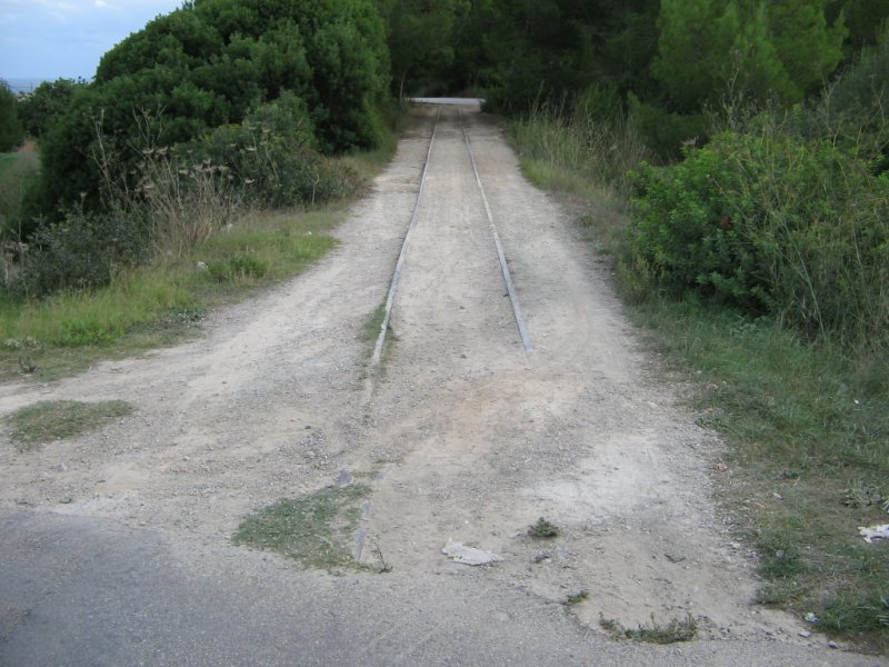 03.11.06,Spanien/Balearen/Mallorca/Son Servera,ex.Streckengleis am Ortsende von Son Servera in Richtung Manacor.
