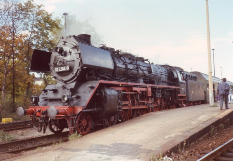 032204 vor einem Plandampfzug in Gera Hbf vor der Abfahrt
