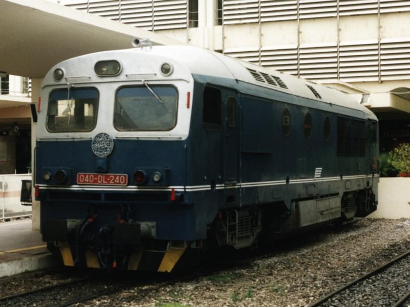 040-DL-240 auf Bahnhof Tunis Ville am 22-04-2002. Bild und scan: Date Jan de Vries.