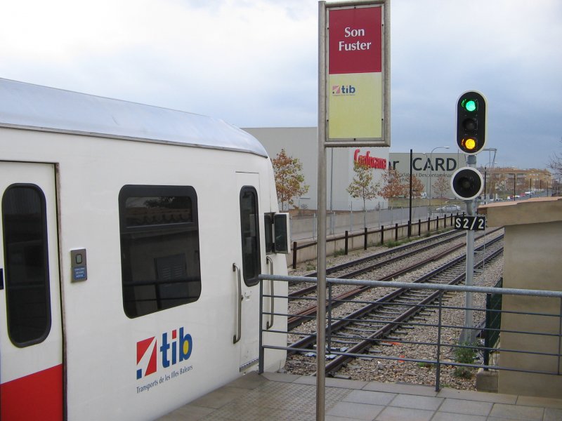 04.01.06,Mallorca/Palma,VT-Einheit vor der Abfahrt am Haltepunkt Son Fuster,im Industriegebiet von Palma.