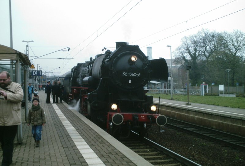 05.04.2008: Ein Dampfsonderzug im Bahnhof Peine. Der Zug
fuhr von Vienenburg nach Hannover.