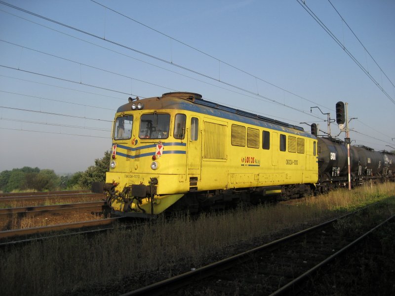 060DA-1010 fhrt am Ende des Zuges am 10.06.2008 durch Krakw Mydlniki.