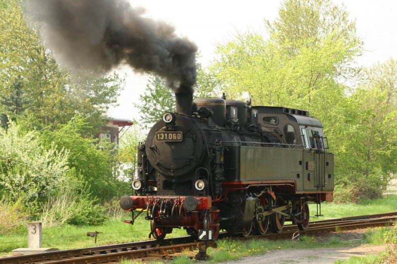 07.05.2006 Bf. Hagenow Stadt Dampflok 131.060 vom Sonderzug zum Bahnhofsfest rangiert an das andere Zugende