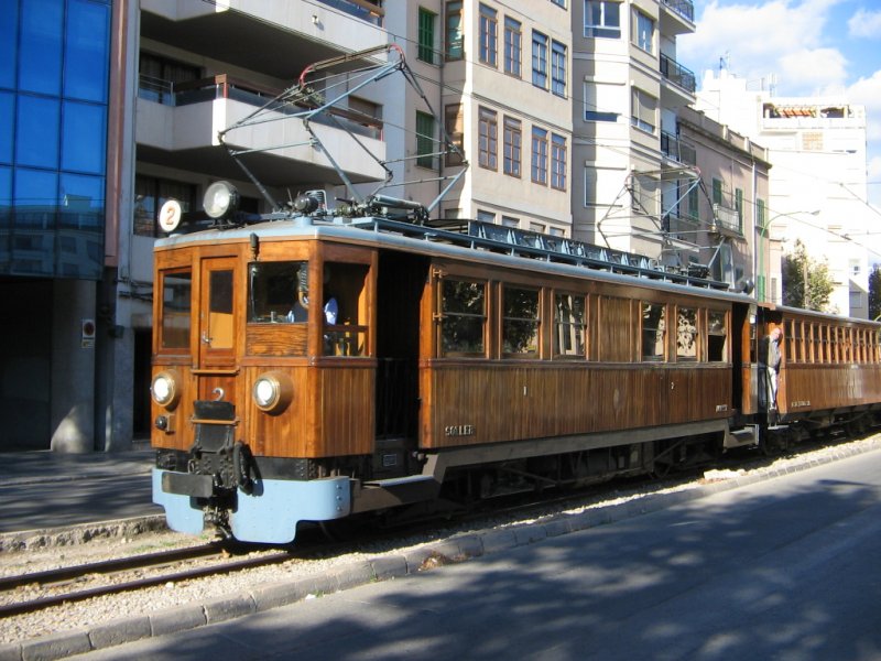 07.11.06,Mallorca/Palma/kurz vor der Einfahrt in den Bahnhof Palma.