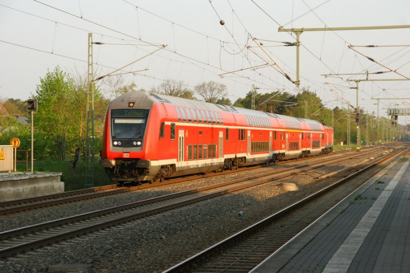 09.05.2006 der RE2 nach Cottbus aus Ludwigslust fhrt in Grabow ein